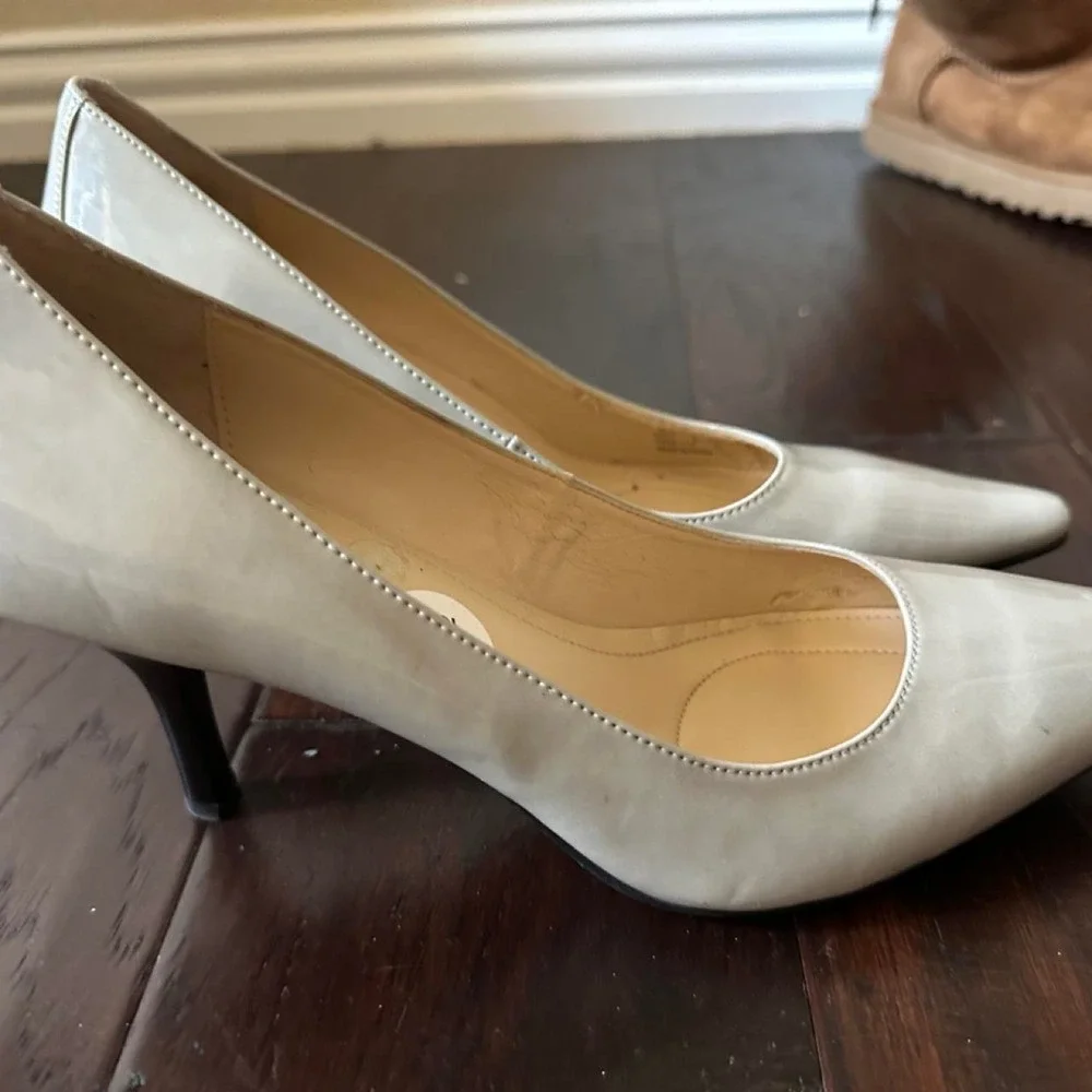 Calvin Klein Womens Pointed Toe Kitten Heel Pumps Light Grey Office Shoes 8.5
